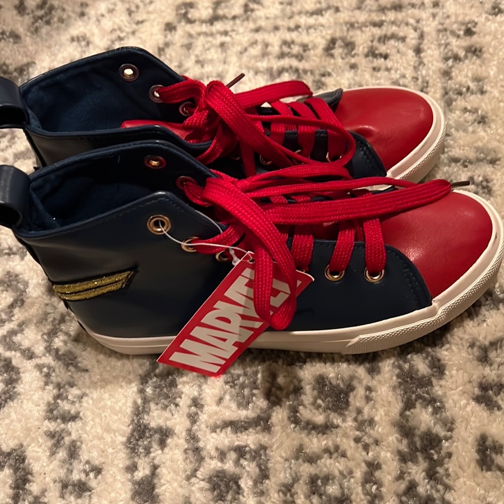 Capt Marvel shoe